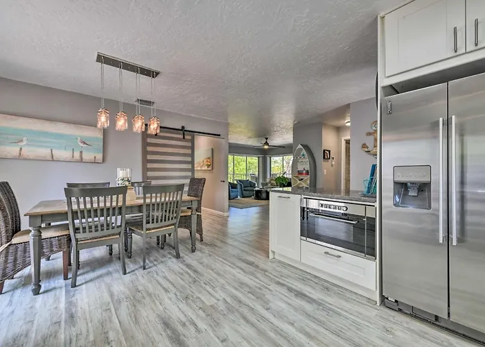 Canal-Front Gem W/ Pool & Hot Tub In Anna Maria